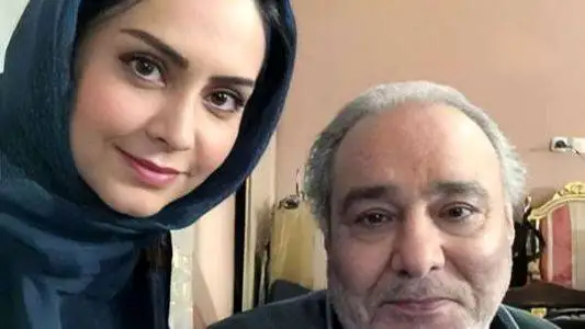 یلدا دخترِ محمد کاسبی از لحظات پایانی زندگی پدرش گفت: بیماری قلبی پدرم چند سالی او را آزار می داد، در روزهای اخیر، پدرم به سختی نفس می کشید...