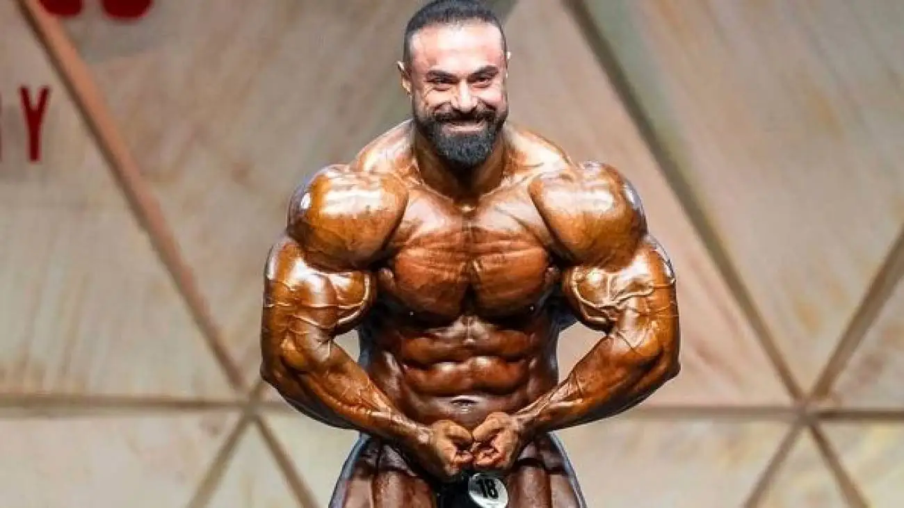 ویدیو  -  بررسی دکوراسیون کاملاً ایرانی و مدرن آپارتمان بهروز تابانی، رقیب غول پیکر هادی چوپان در مسترالمپیا  -  فرش ریزبافت تبریز و مبل های راحتی زیبا ...