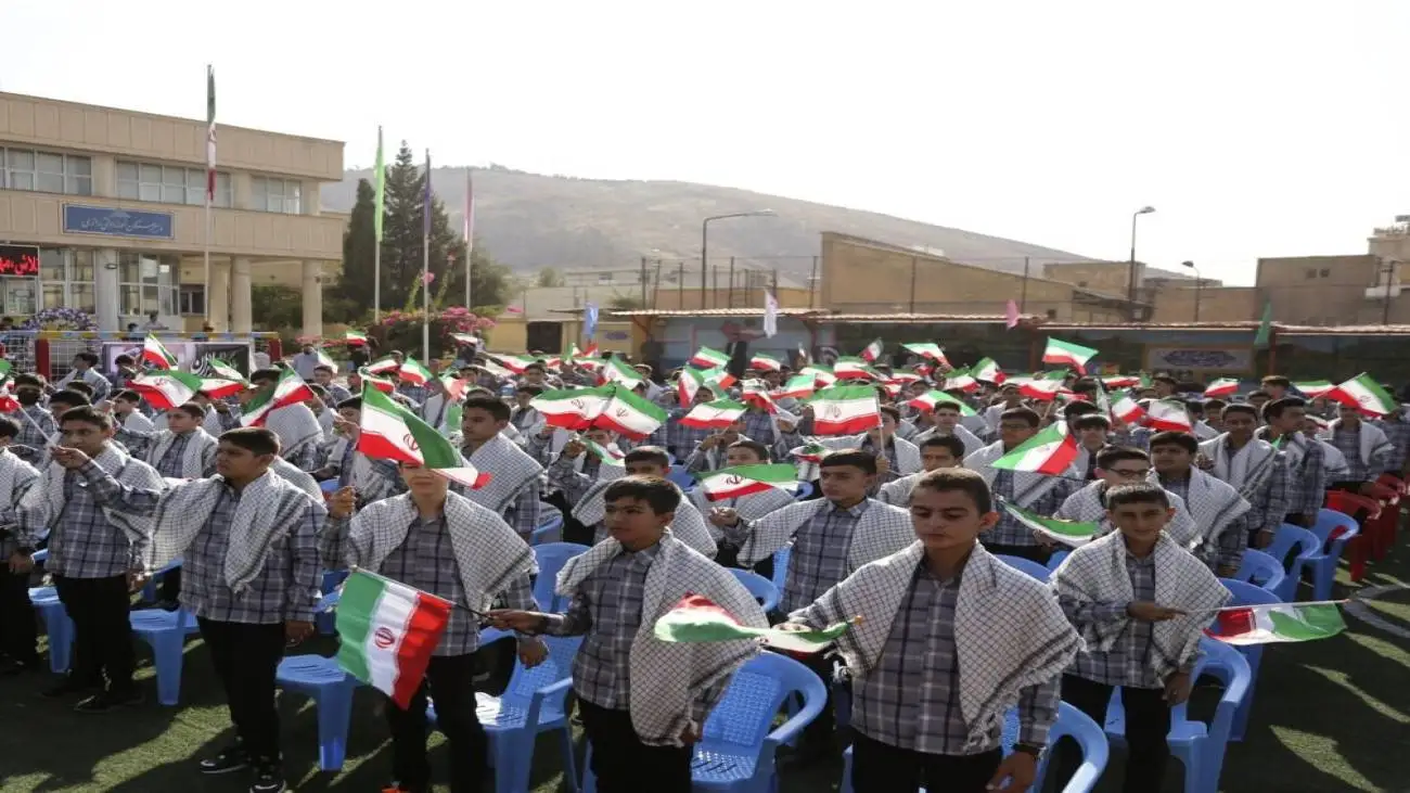 نوجوان پرورش می خواهد