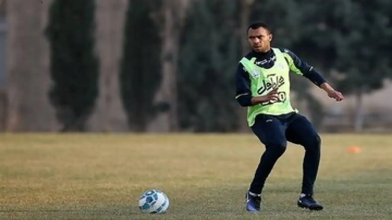 عکس -  خداحافظی ستاره استقلالی از دنیای فوتبال