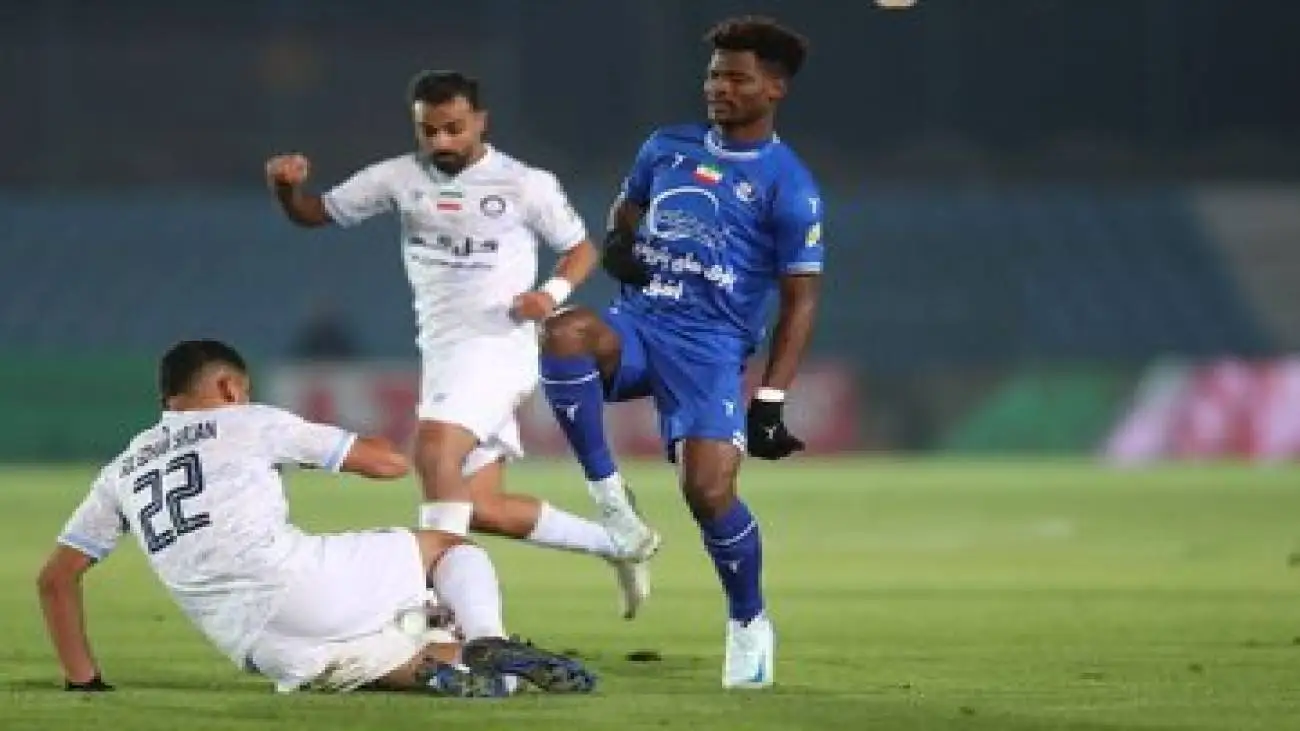 چرا بازی استقلال و گل گهر در ورزشگاه پاس قوامین برگزار نمی شود؟