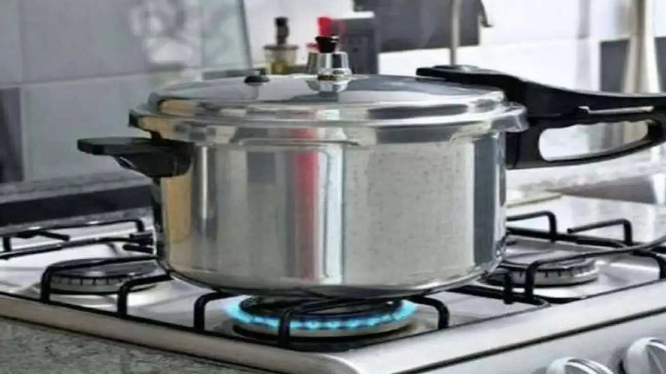 لحظه ناگوار ترکیدن دیگ زودپز در آشپزخانه؛ حجم تخریب را ببینید + ویدیو