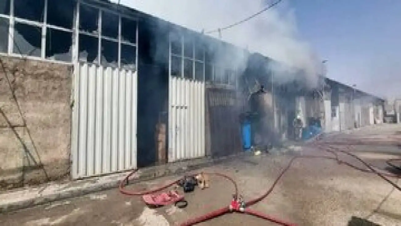 آتش سوزی در دو سوله ساعت سازی