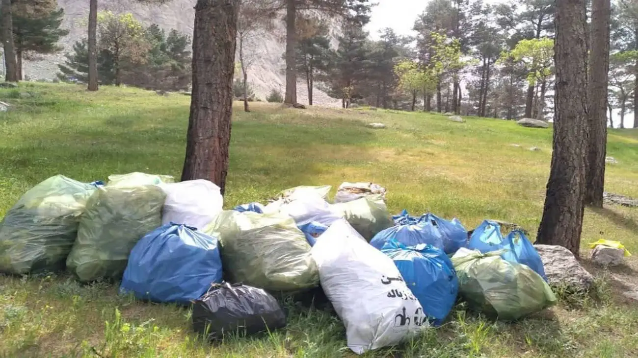 بلاگرهای کار درست  -  حذف زباله با لایک های مردم