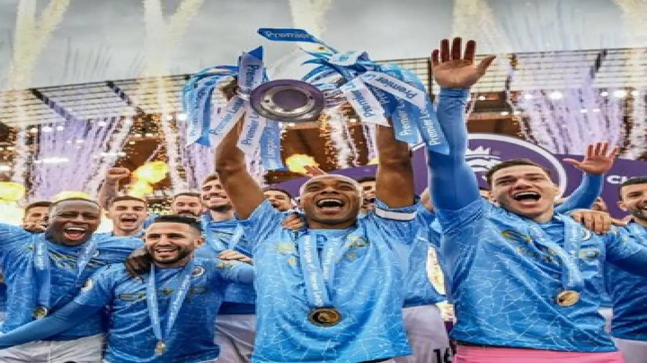 کاپیتان من سیتی از فوتبال خداحافظی کرد