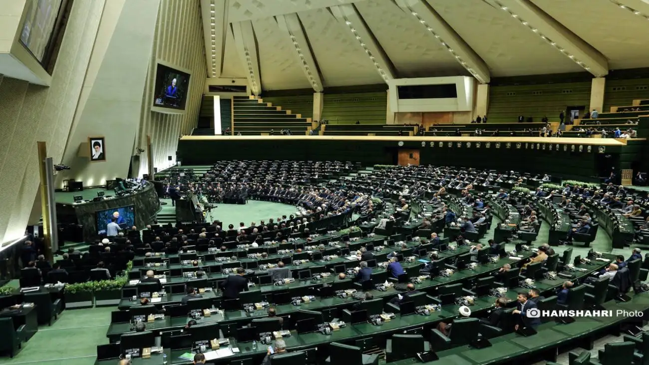 انتقاد تند از پزشکیان+ ویدئو  -  می گویید تحریم ها تاثیر ندارد اما دلار و طلا ...   -  با مردم رو راست باشید