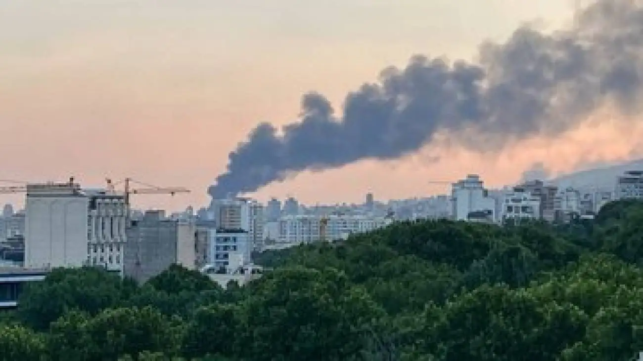 عکسِ جامانده ی یک کودک ایرانی در بین آوار -  برگزیدگان سال 2025 آسوشیتدپرس