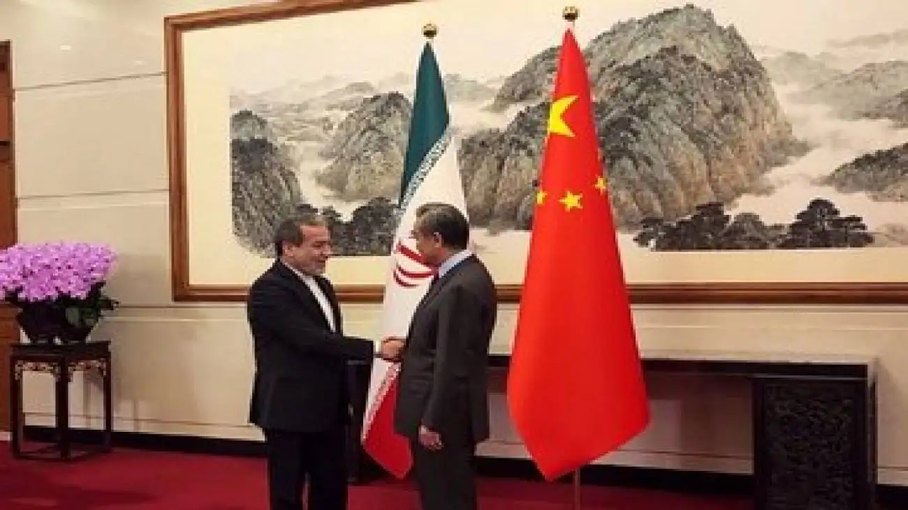 عراقچی پیام کتبی پزشکیان به رئیس جمهور چین را به وانگ یی تسلیم کرد