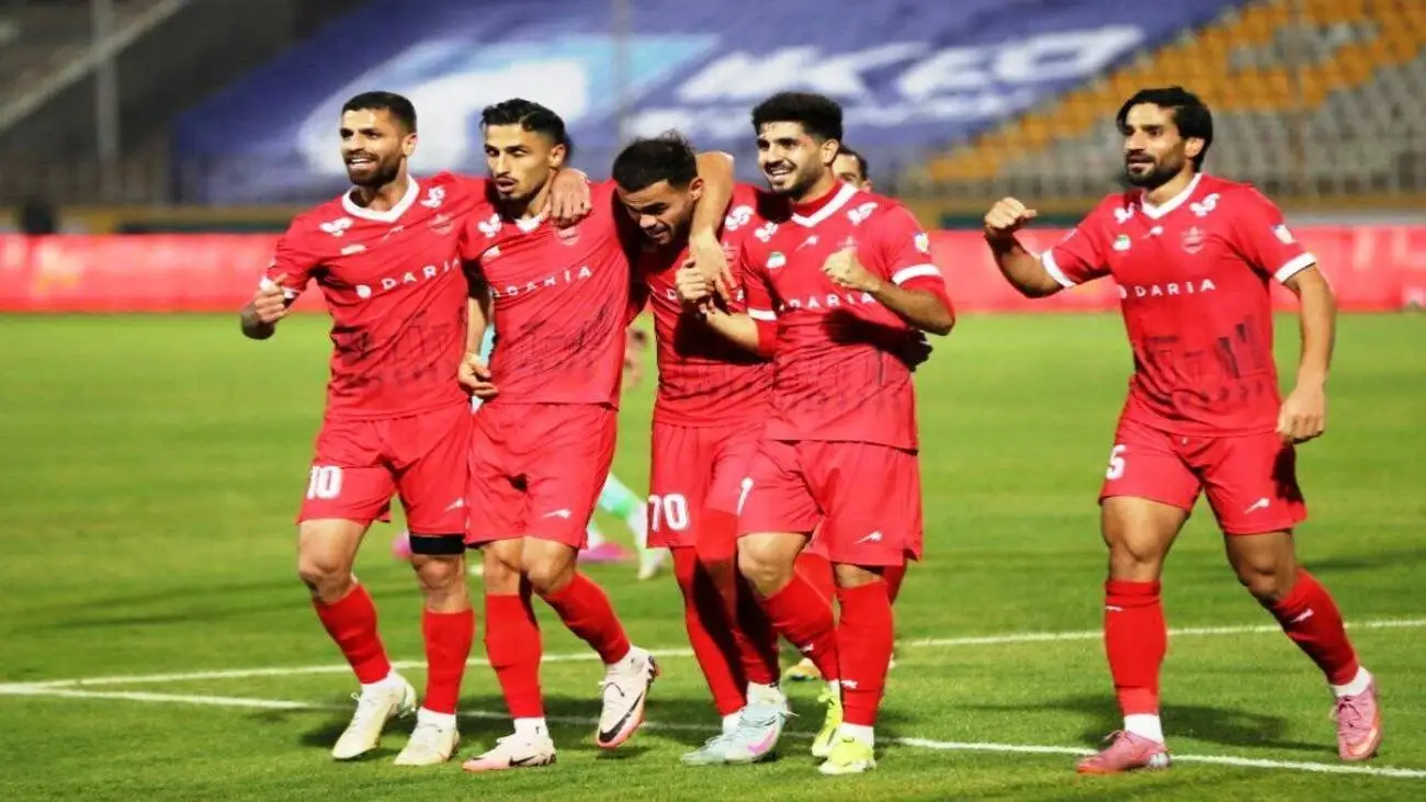 پرسپولیس شده اورونوف؛ بیفوما که ستاره نیست  -  این دو بازیکن پرسپولیس یک سانتر نمی توانند انجام دهند