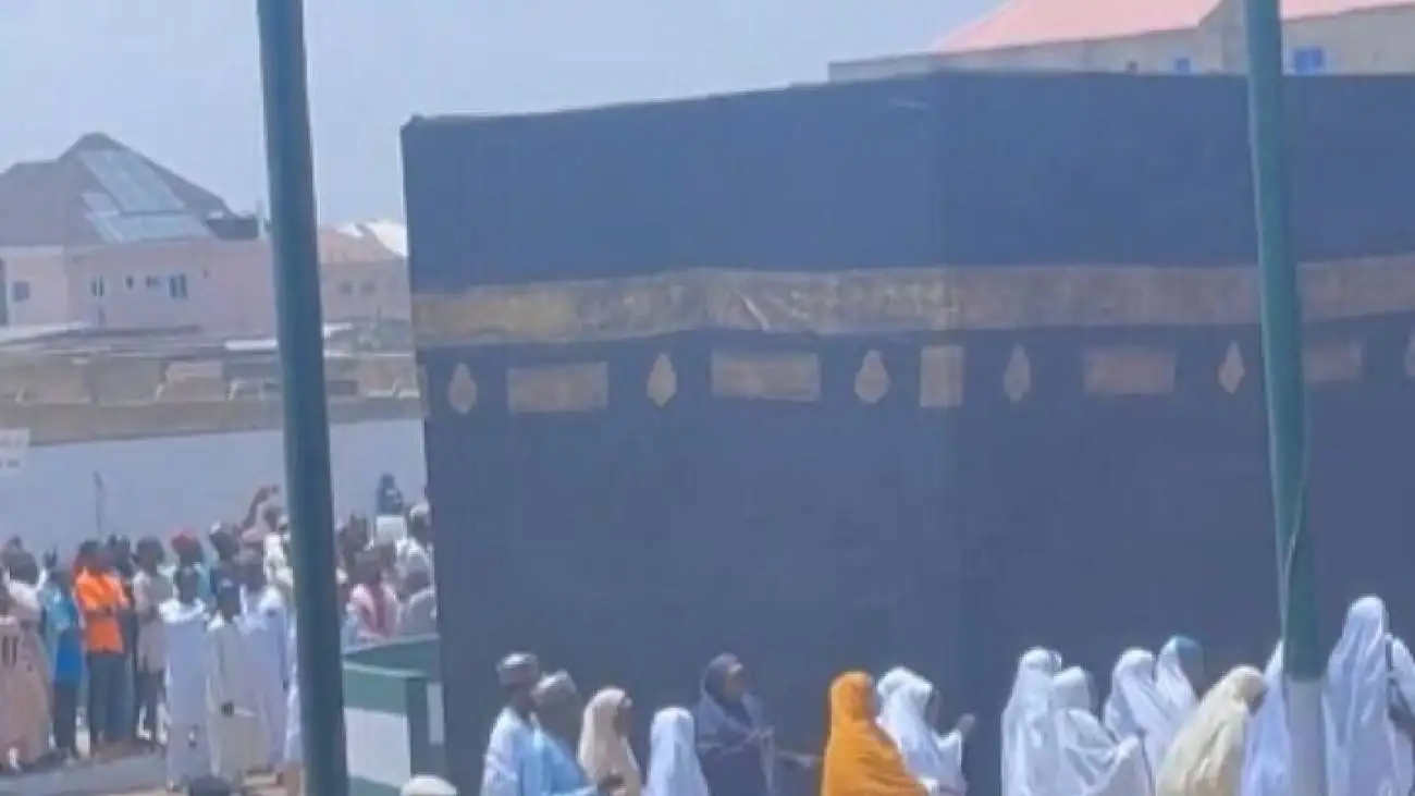 ویدیو  -  ساخت کپی از ساختمان کعبه در آفریقا!