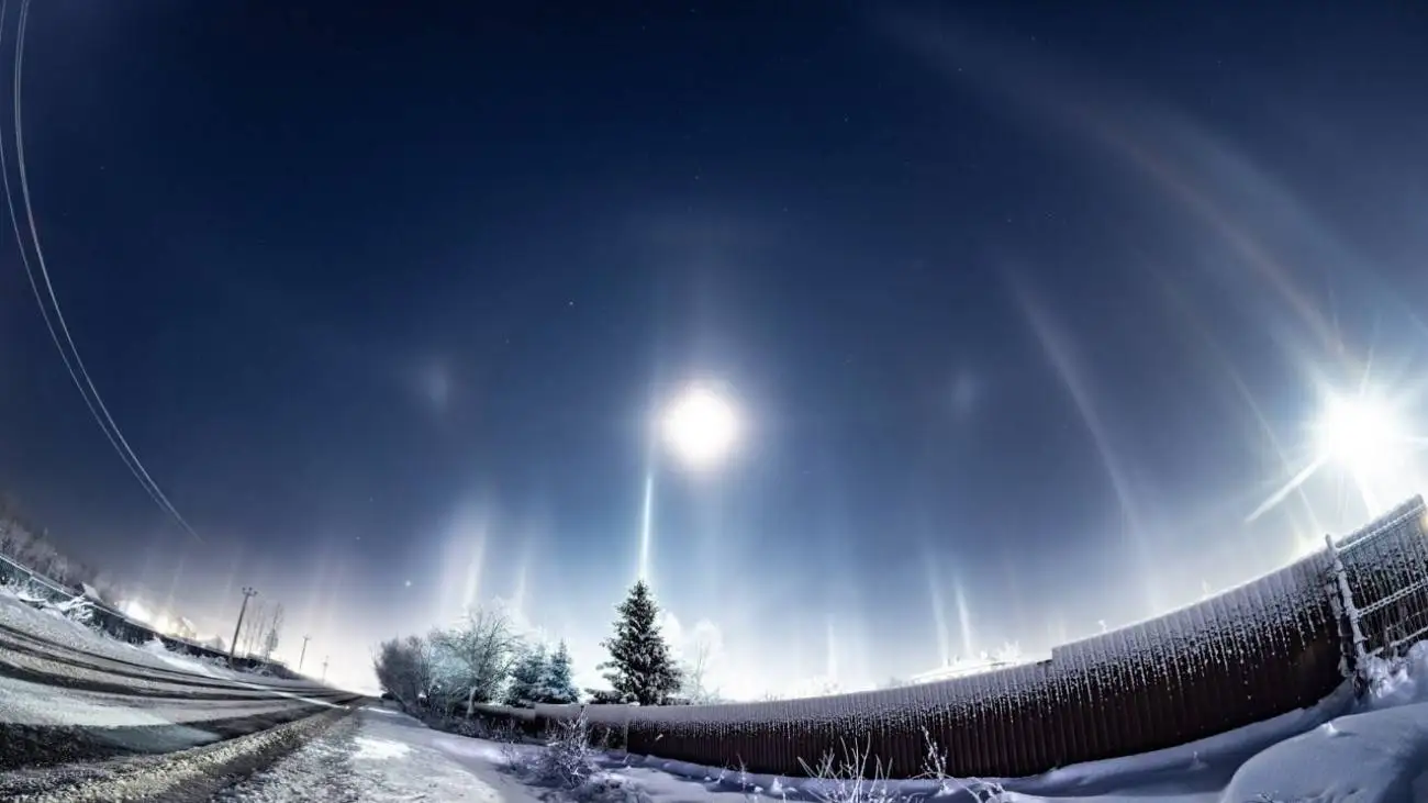 ویدیو  -  ستون های نور در منطقه لنینگراد