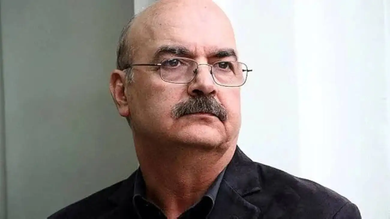 بوی سیگار خاص ایرج طهماسب در استودیوی تلویزیونی! -  ببینید