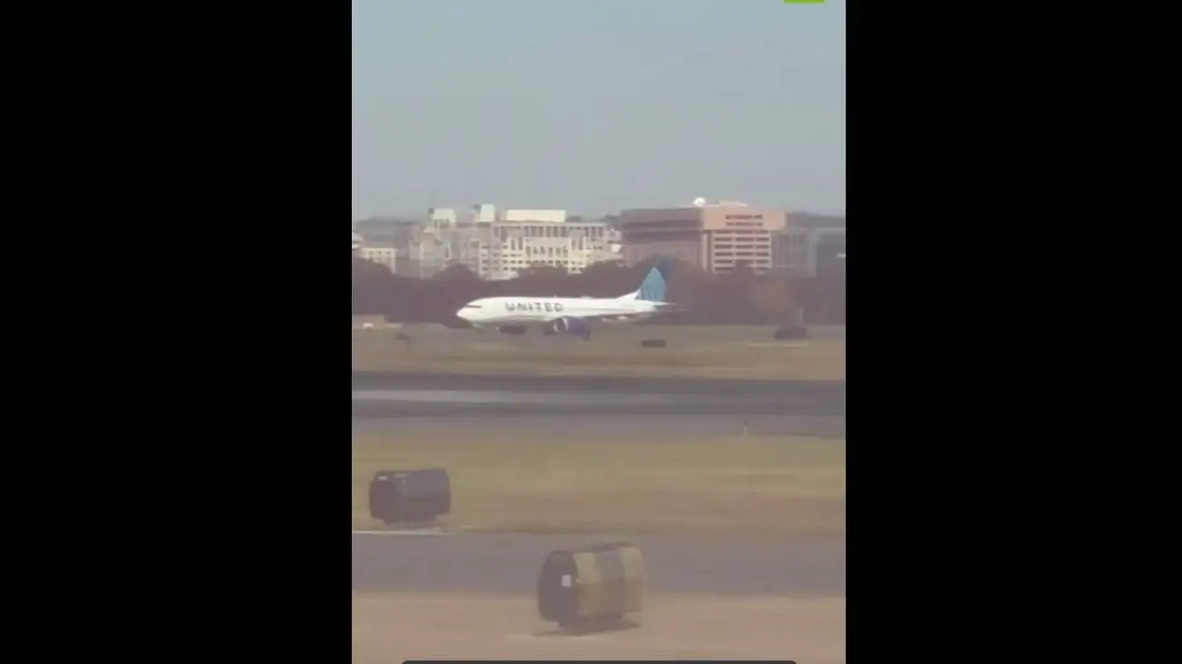 تهدید به بمب گذاری و تعلیق پروازها در یک فرودگاه  -  ویدئو