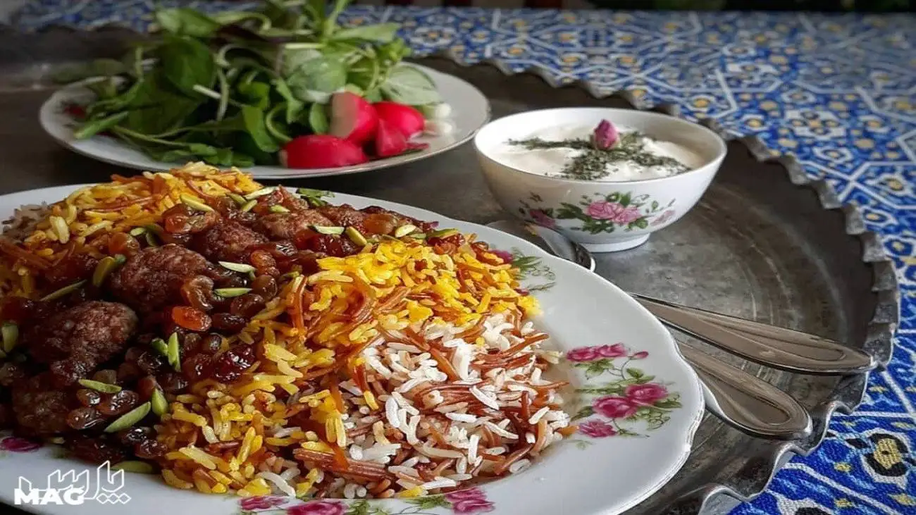 دستور تهیه رشته پلو با خرما و کشمش، سحری گرم و مقوی