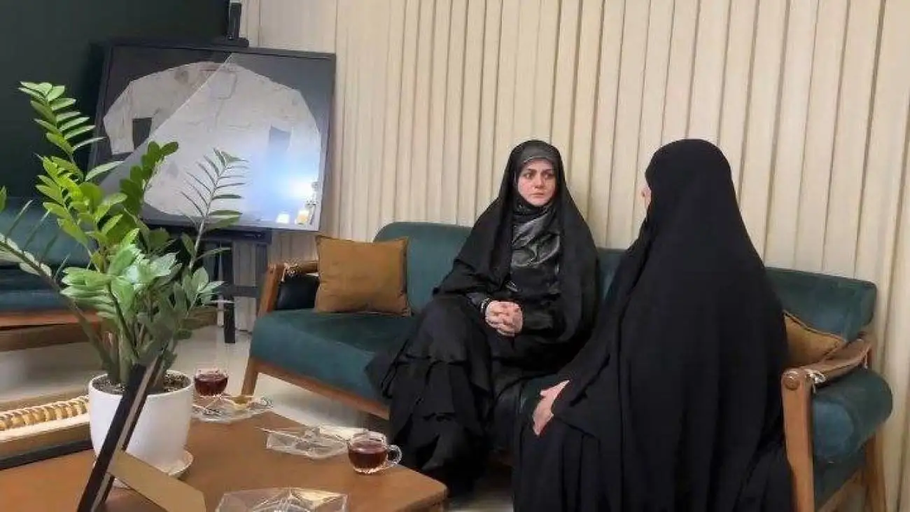 ویدیو  -  دیدار دختر رئیس جمهور با خانواده سردار شهید حاجی زاده