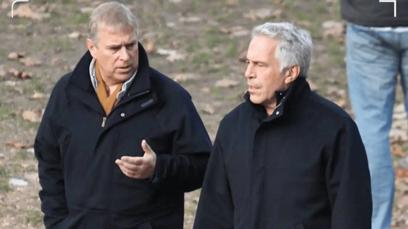 تصاویر لحظه بازداشت شاهزاده توسط پلیس انگلیس  -  ببینید