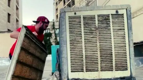 خلاقیت خنده دار جوان ایرانی برای راه اندازی کولر به کمک موتور هوندا در زمان قطعی برق حماسه آفرید -  هنر نزد ایرانیان است و بس