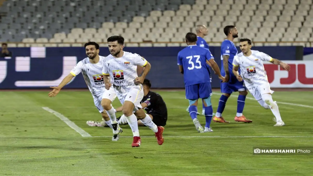 پرسپولیس نمی تواند قهرمان شود اما استقلال شانس دارد  -  الان وقت برکناری بوژوویچ نیست