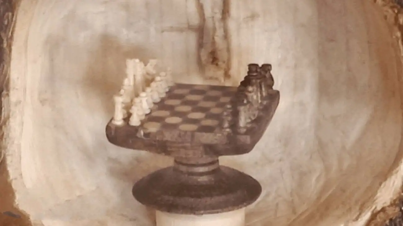 کوچکترین شطرنج جهان در ایران + تصاویر  -  شاهکار خراطی جوان کردستانی را ببینید
