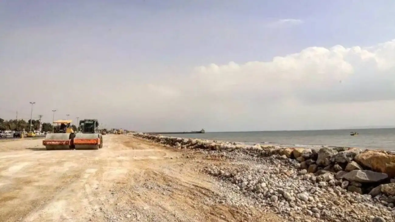 دریا در پشت  شهر بندرعباس عقب  نشینی کرده است؟  -  جدال میان زیبا سازی و دغدغه  های محیط  زیستی