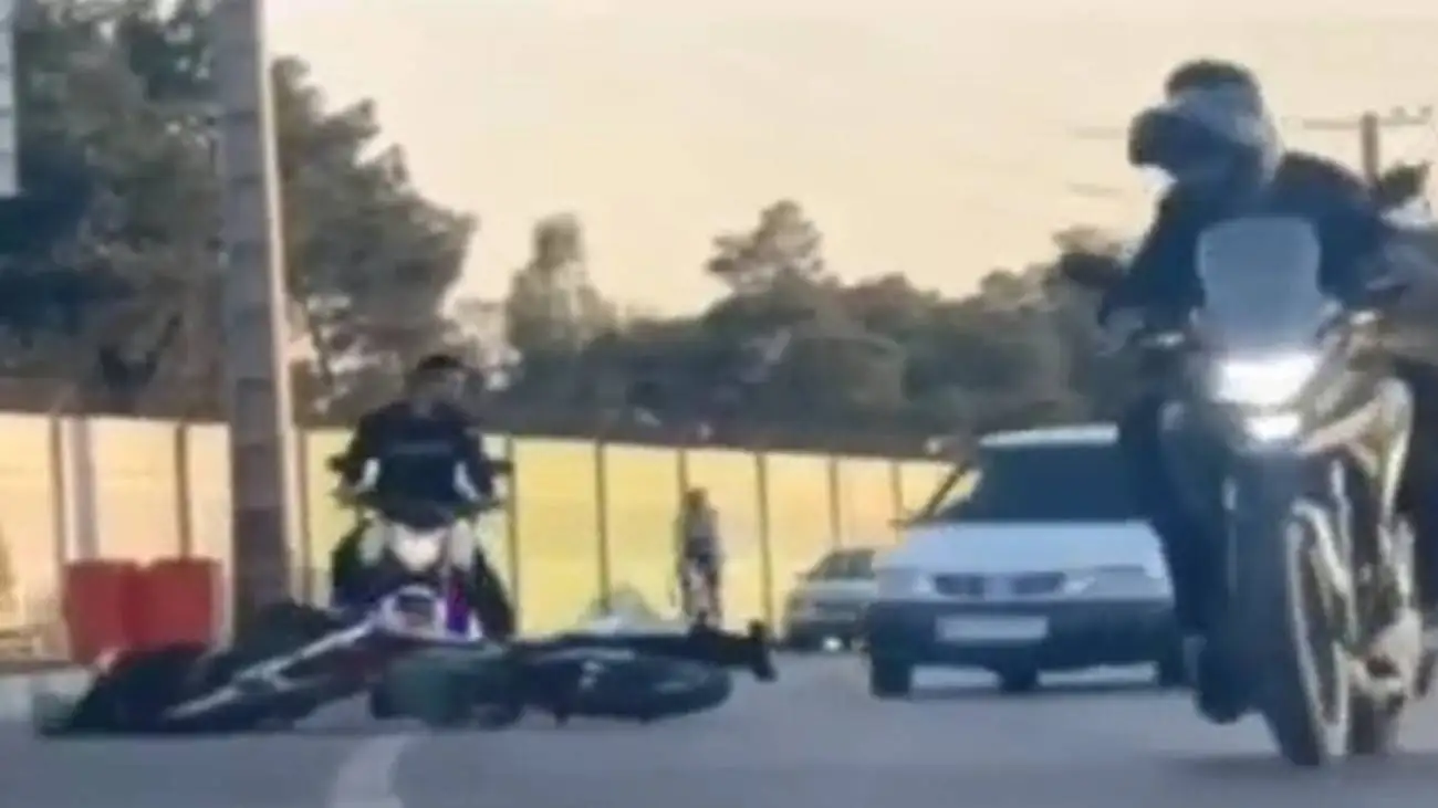 ویدیو  -  یورش غافلگیرکننده راننده پراید در اسلام شهر؛ همه چیز در صحنه خفت گیری یک فیلم بهم خورد!