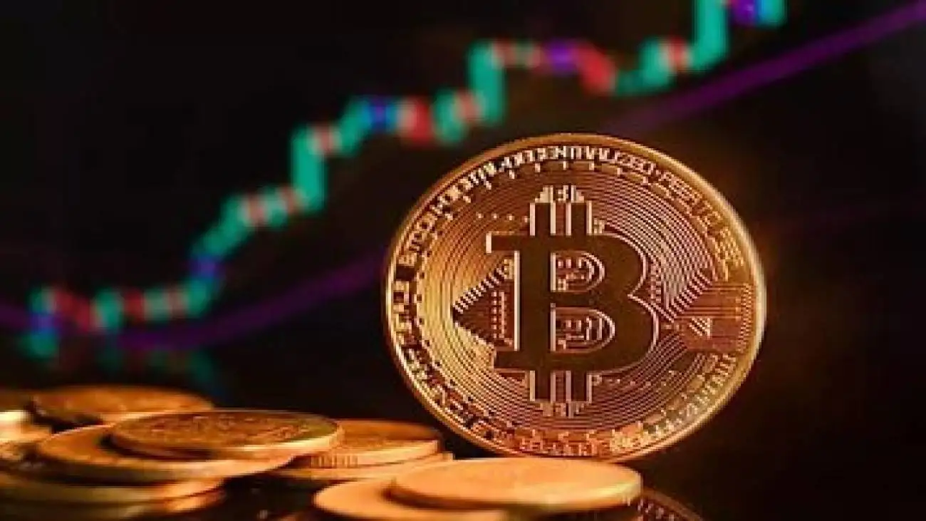 بیت کوین به پرتگاه تاریخی نزدیک شد