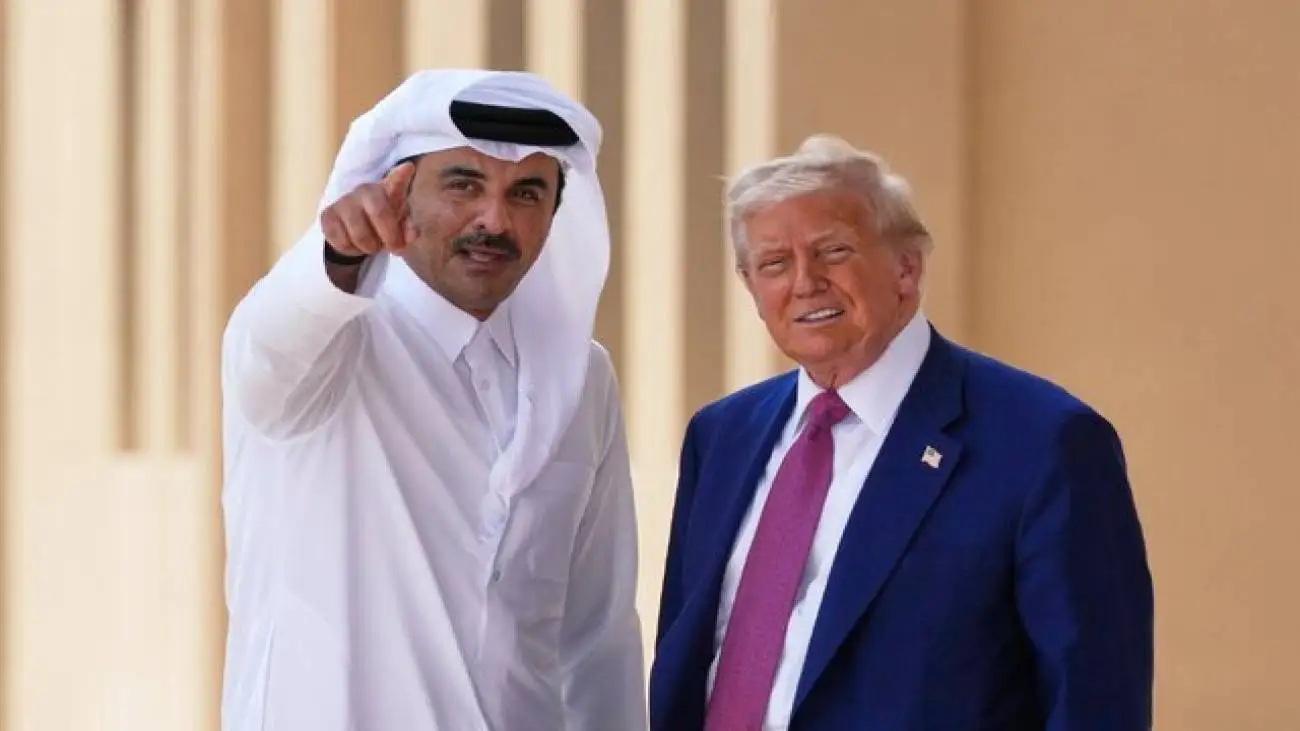 ویدیو  -  هم اکنون جلسه ترامپ با مقامات قطری در هواپیمای ایر فورس وان