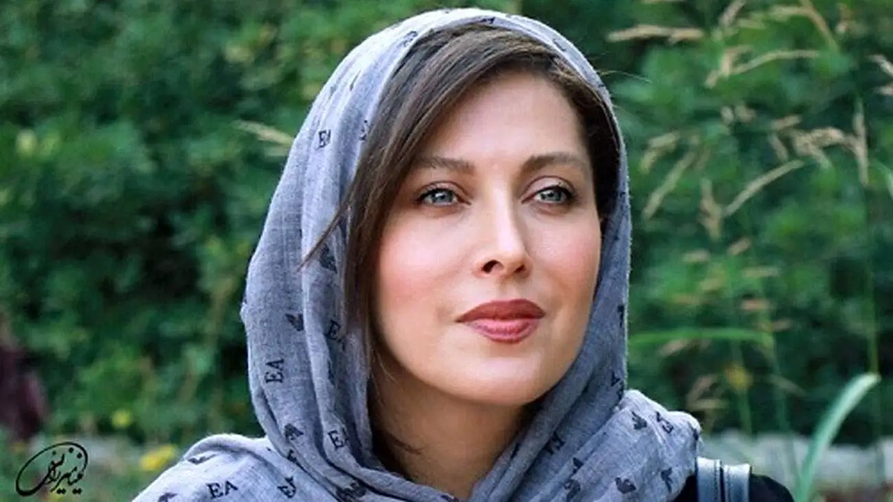 عکس   -  رونمایی مهتاب کرامتی از هک طلسم هک  روی دستانش  -   طلسم عاشقانه فارسی و عربی : کیف یکفرون بالله ... بی صالحی باید و دل ....