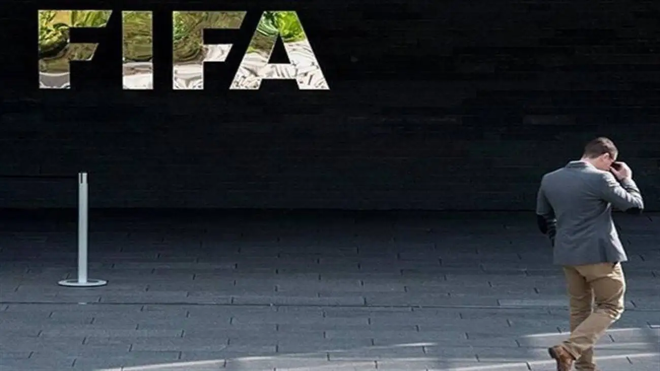 پرتاب گاز اشک آور اسرائیلی ها به ساختمان فیفا + ویدئو