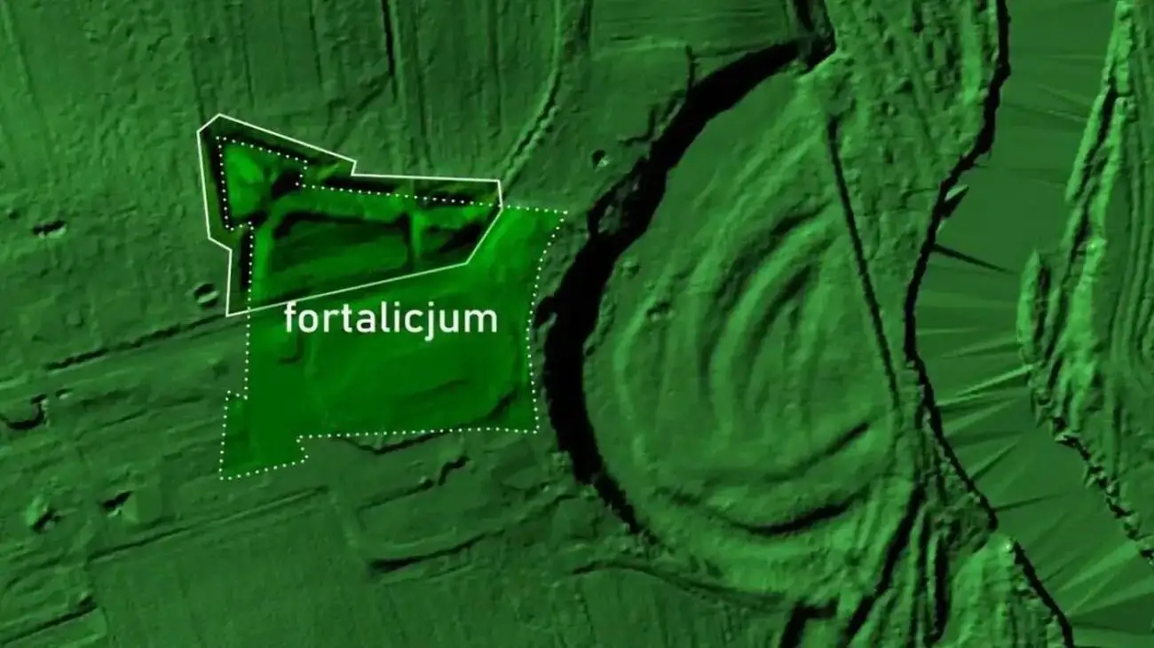 شناسایی دژ 300 ساله ای که در جنگل پنهان شده بود!
