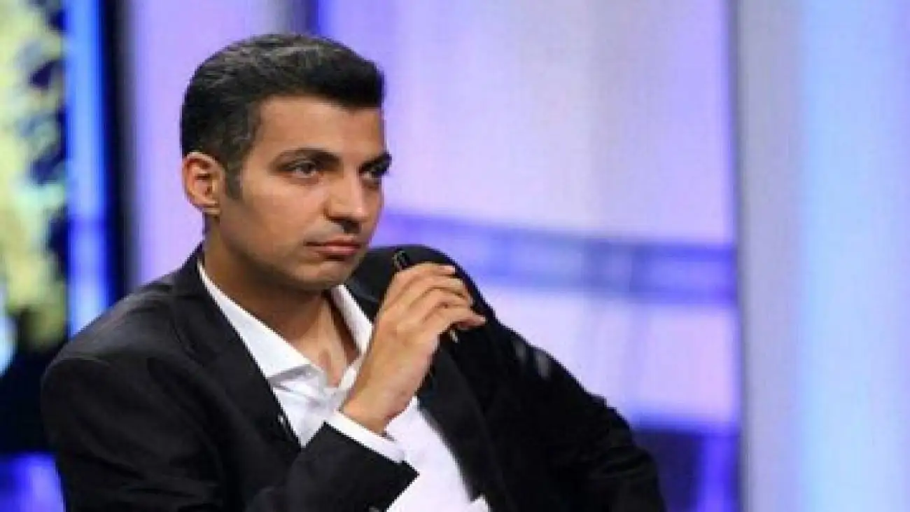 عکس -  بازگشت عادل فردوسی پور با دکوری شبیه به برنامه 90