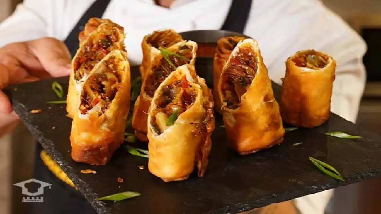 اسپرینگ رول با سس اسفناج ؛ طعمی متفاوت و سالم + روش تهیه