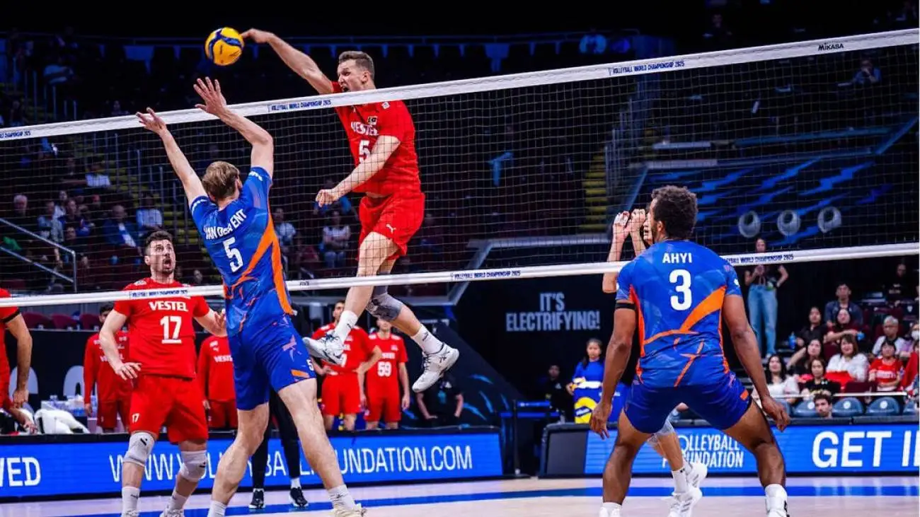 ترکیه با سرمربی سابق تیم ملی ایران همه را اگشت به دهان کرد