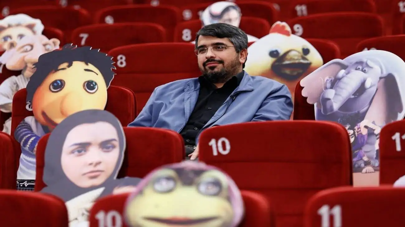 (آژانس شیشه ای) را 200 بار دیده ام  -  اگر امید نداشته باشم، اشتباه است در (فارابی) بمانم