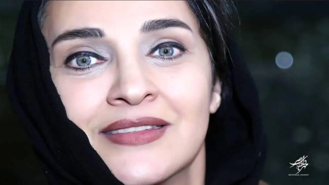 ویدیو  -  رویا نونهالی: سن منو هیچکی نمی دونه  -  توی اینترنت تاریخ تولد خواهرامو نوشتن ... -  سنم رو اگر به کسی بگی ابلهم....