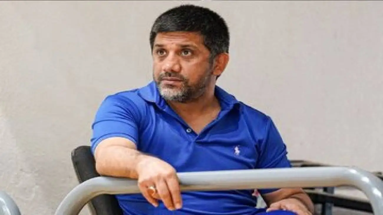 تصویر  -  دوران پرافتخار دبیر در کشتی؛ بالاتر از خادم و یزدانی خرم