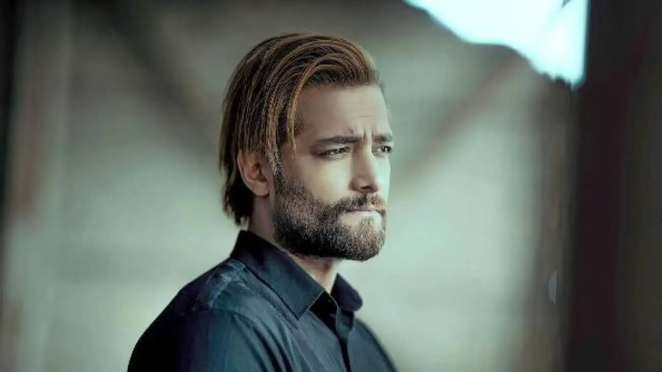 ویدیو -  امیر مقاره: مادرم نمیاد هیچوقت کنسرتام بخاطر شرایط زندگیشه، ما تو خونمون حتی تلویزیون هم نداریم که شبکه 1 بگیره