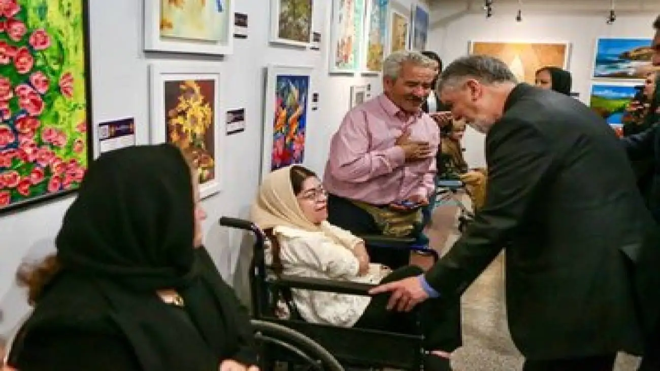 استفاده از آثار هنرمندان توان یاب در هدایای برنامه های فرهنگی خارجی -  ایده ای که وزیر ارشاد مطرح کرد