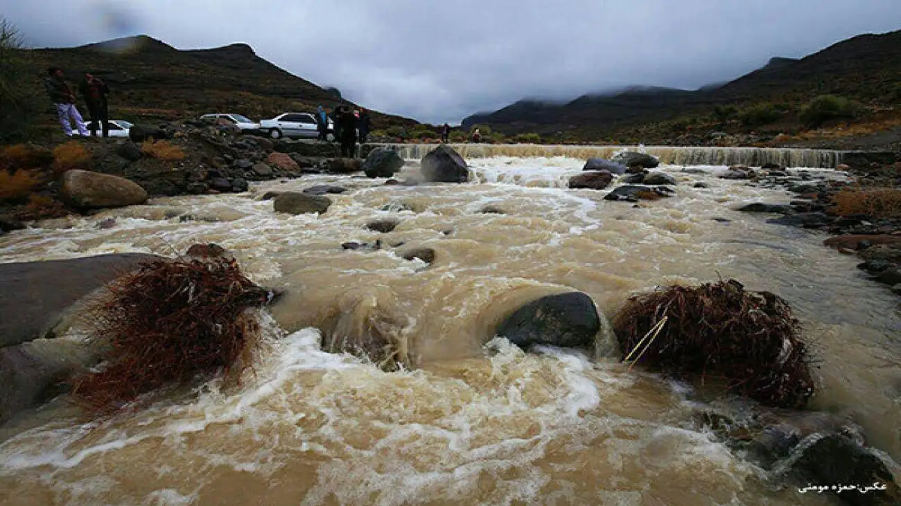 ویدیو  -  جاری شدن رودخانه ملنتی در جنوب کرمان