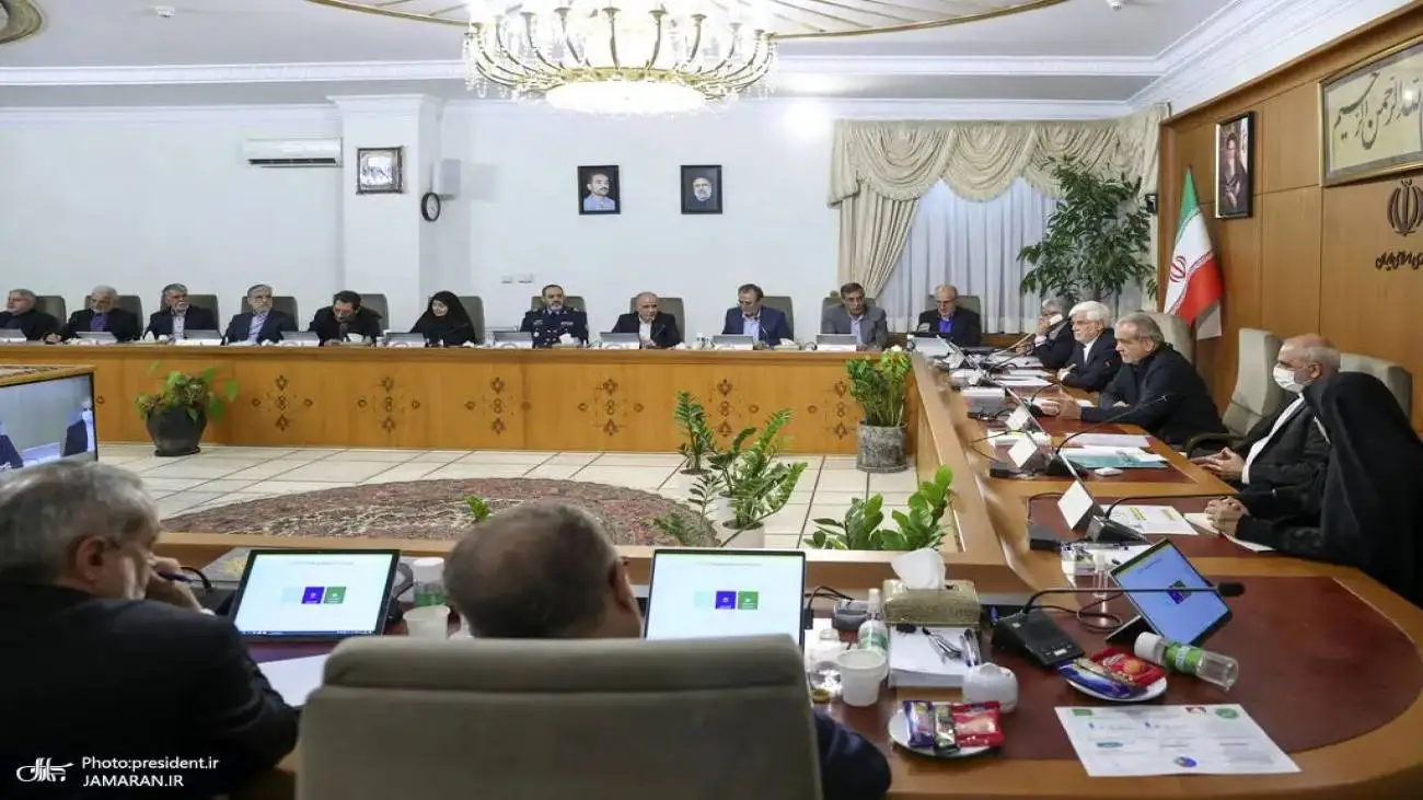 ویدیو  -   اتهام جنجالی کارشناس برنامه تلویزیون: دولت می خواهد نیمی از کسری بودجه را از جیب مردم بردارد!