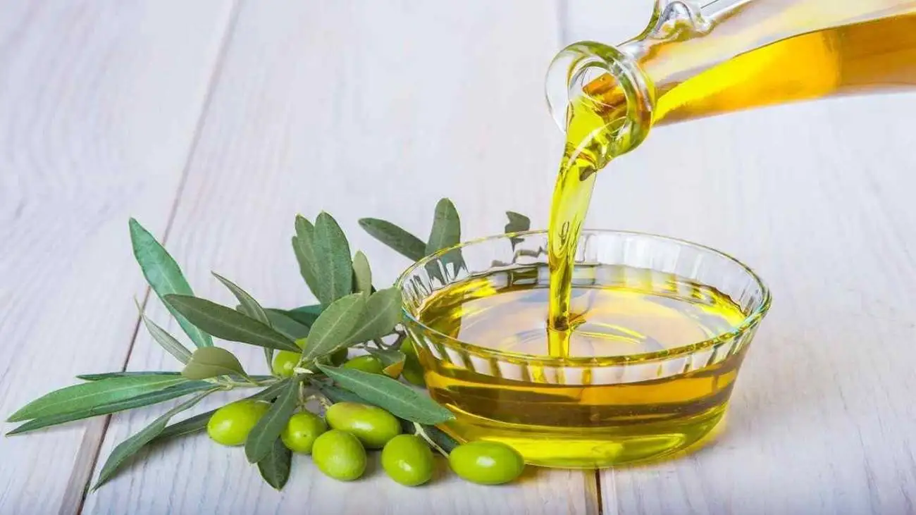 روغن زیتون در مقابل روغن نارگیل: تفاوت ها، مزایا و بهترین کاربردها