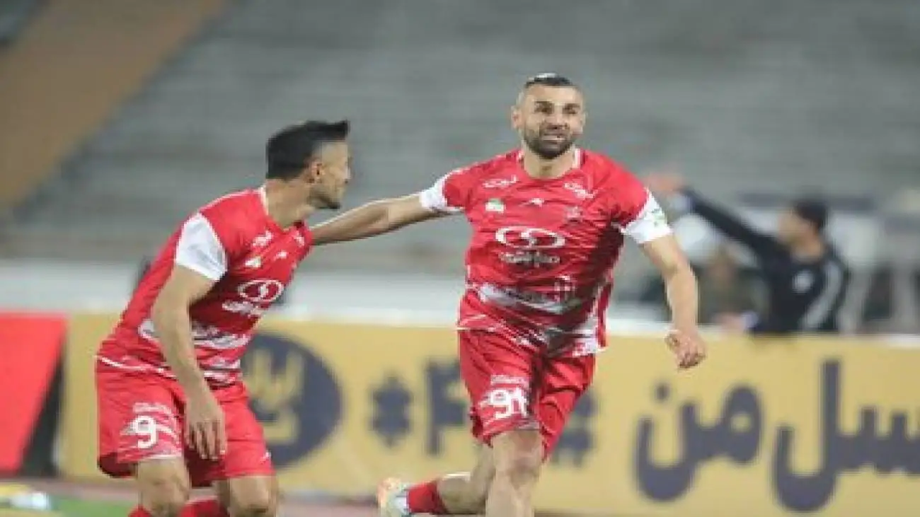 تصویر  -  پسر سردار، مهمان ویژه رختکن پرسپولیس