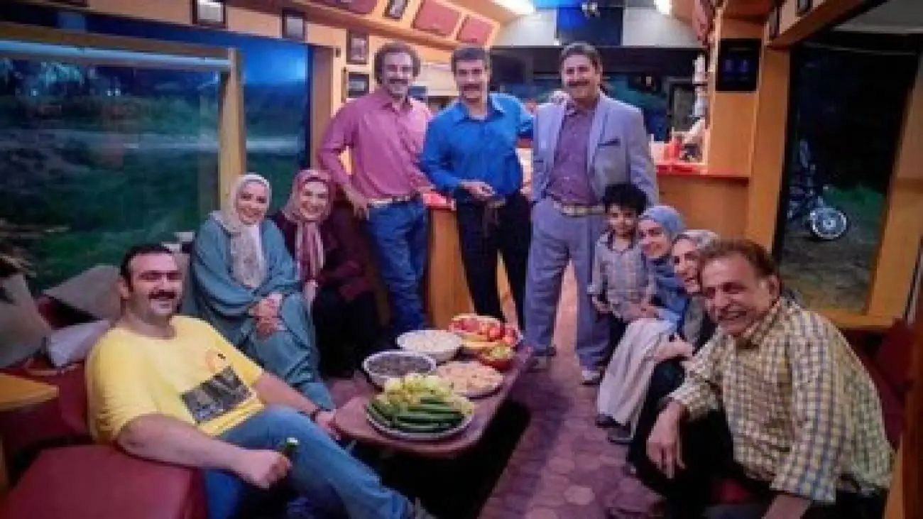 کیهان: در سریال پایتخت، به نقی (حاجی) می گویند تا صفات زشت او را به افراد مذهبی نسبت بدهند -  بی حیایی و پاسور بازی هم ترویج شد