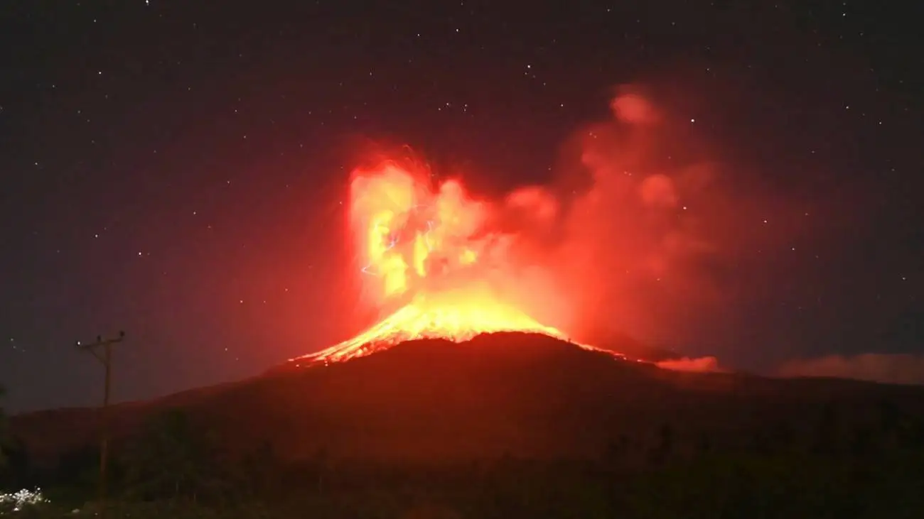 خروش از عمق زمین  -  درمورد آتشفشان های فعال 2025