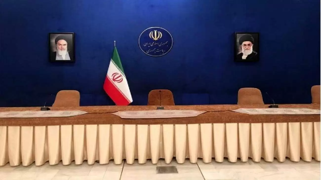 بعد از حاشیه های تازه پسر عارف؛ مراسم معارفه وزیر ارتباطات بدون خبرنگار برگزار می شود