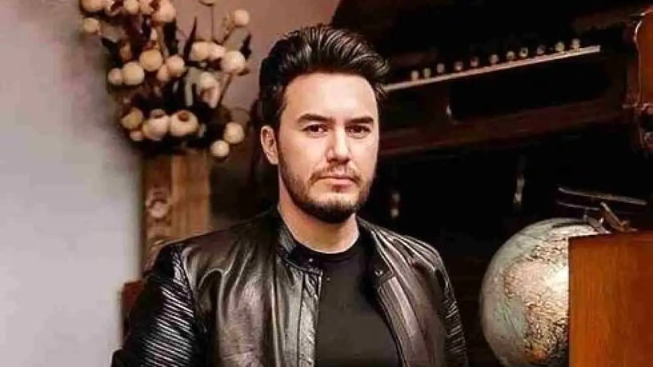 غوغای خوانندگی بی نظیر مصطفی ججلی با آهنگ بهنام بانی در کنسرت ترکیه -  فقط سبیل بانی رو کم داره -  دیوونه دیگه اخماتو واکن منو عشقم صدا کن