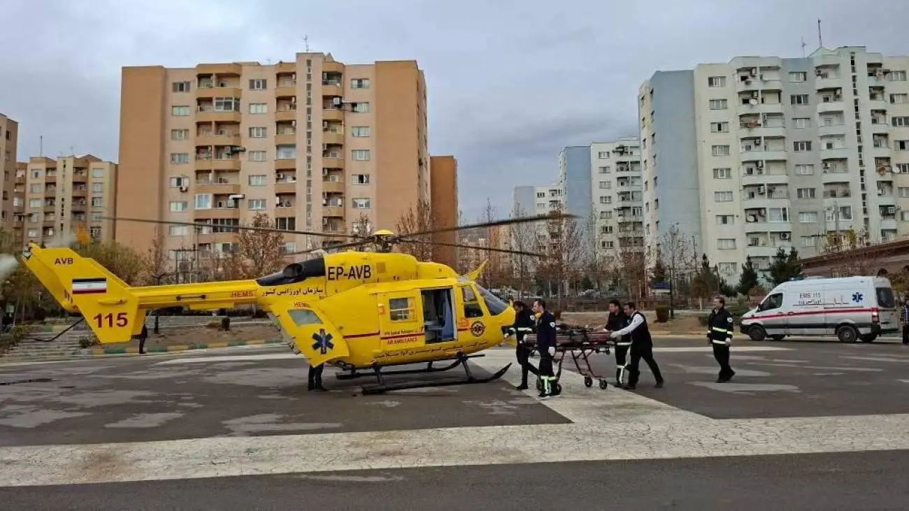 برخورد خودرو با دانش آموزان 4 مصدوم برجای گذاشت  -  انتقال مصدومان با بالگرد  -  تصاویر