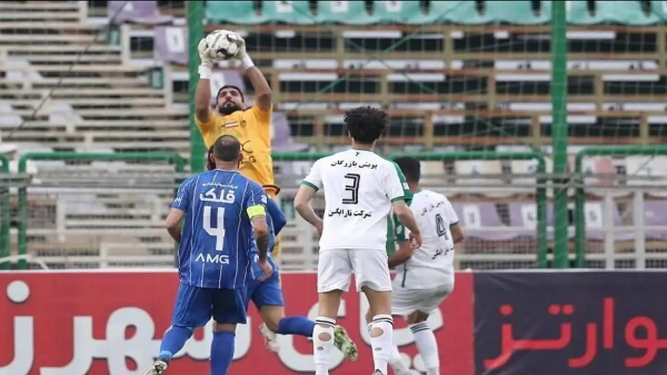 فرعباسی جلوتر از آدان  -  رقابت درون دروازه استقلال داغ شد