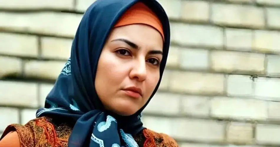 سفر در زمان  -  چهره جدید (دختر بزرگ آقا ماشاالله) سریال خانه به دوش در 51 سالگی  -  عکس با شوهر دومش