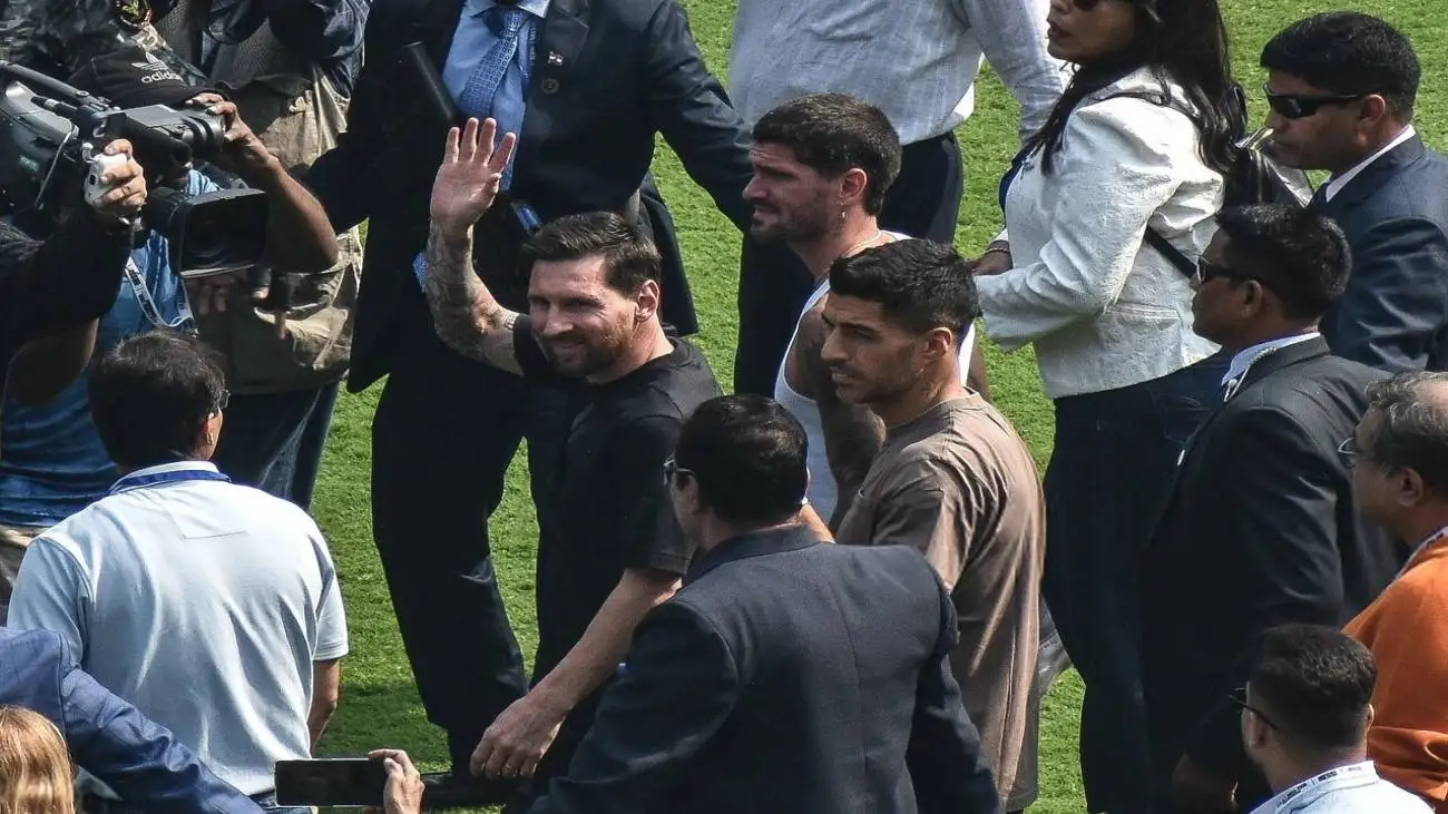 تصویر  -  لیونل مسی در کثیف ترین رستوران هند!